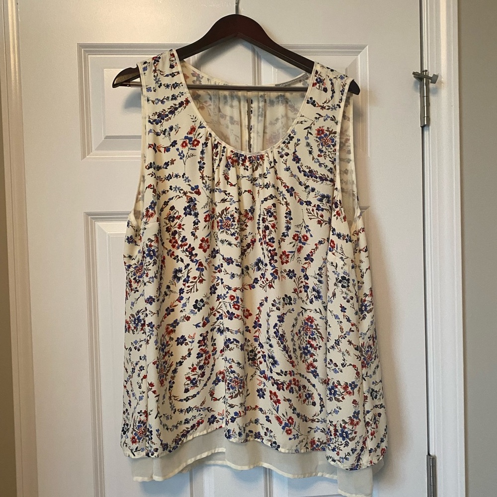 NWOT. Sleeveless lined floral blouse. Size 3x.